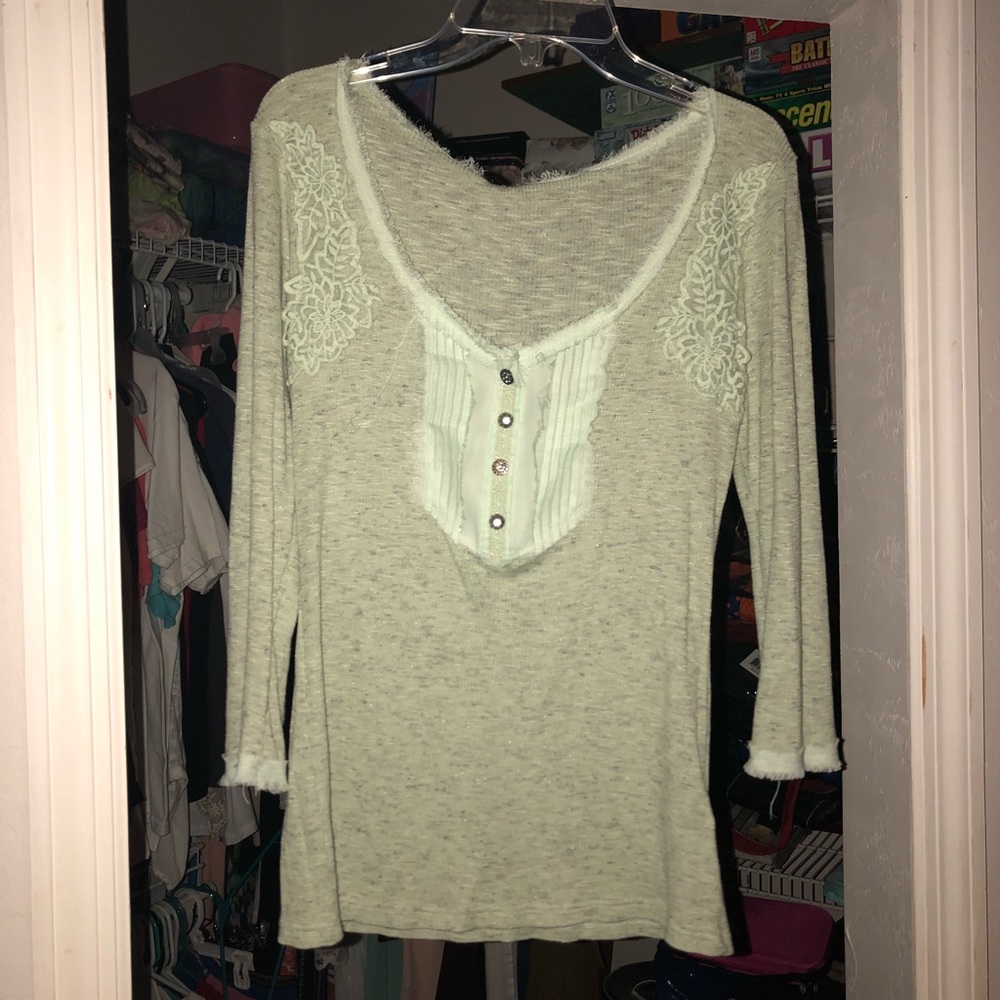 Quarter length light green shirt